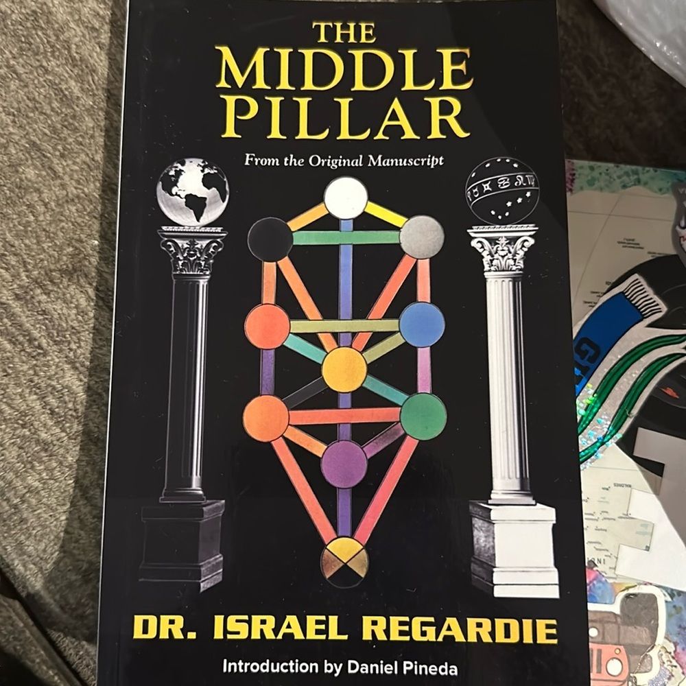 The‎ middle pillar